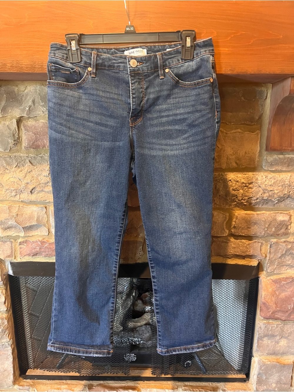 Nine West Women's Dark Blue Straight Leg Capri jeans size 8 inseam 23 in